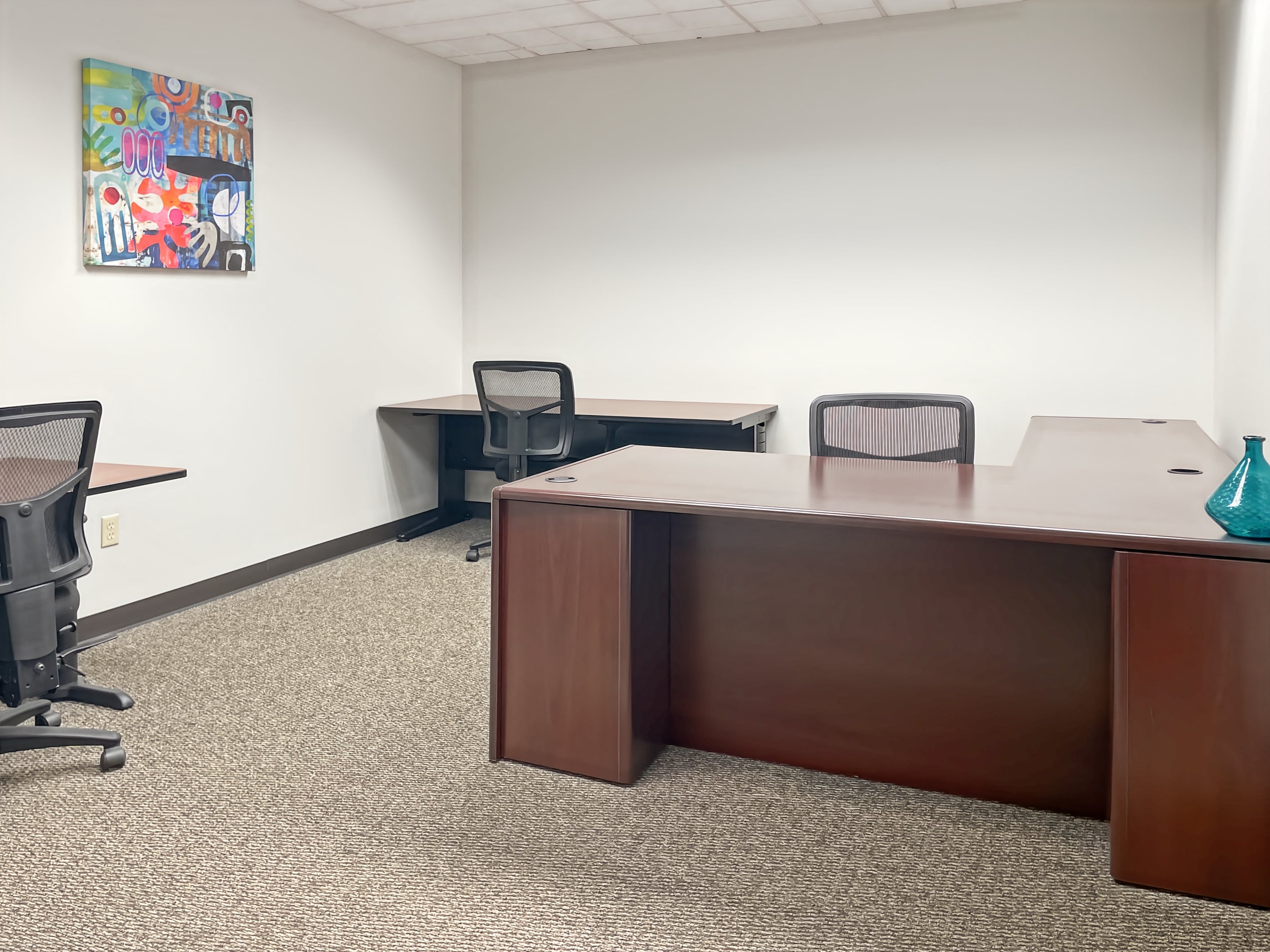 Shared workspaces at Regus - Tulsa - Sheridan Road | CoworkingCafe